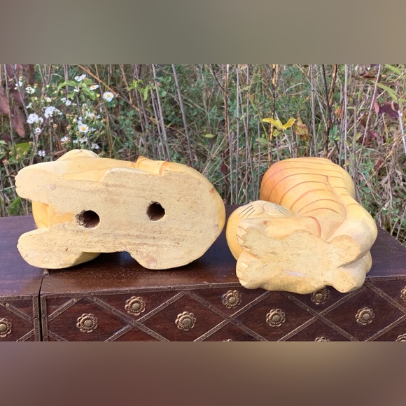 Set of 2 Artisan Folk Art Carved Solid Wooden Vintage Striped Cat Figurines - Picture 9 of 16